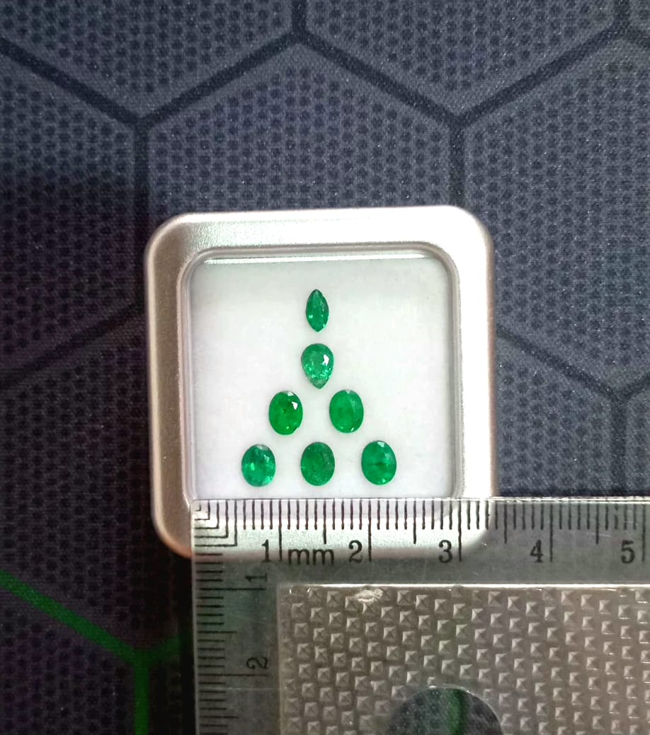 Emerald cut and polished 2 carat lot